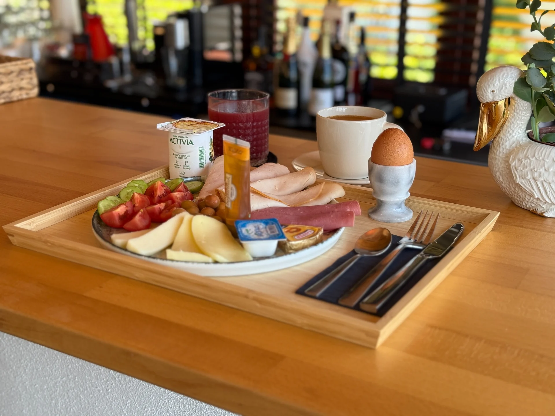 Casa Vagabundo breakfast served at the bar