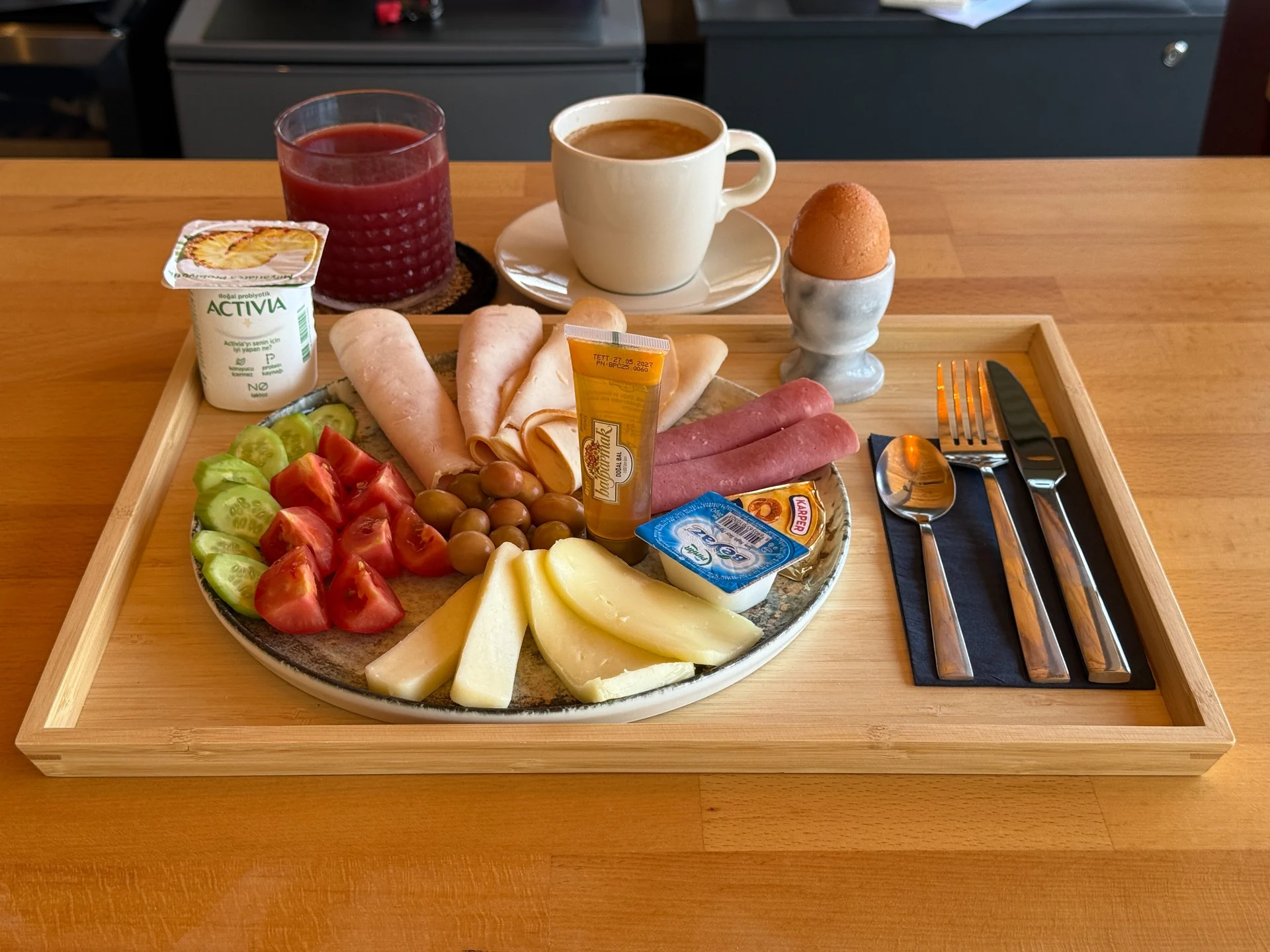 Casa Vagabundo breakfast tray with coffee, egg, fruit and local breakfast selections